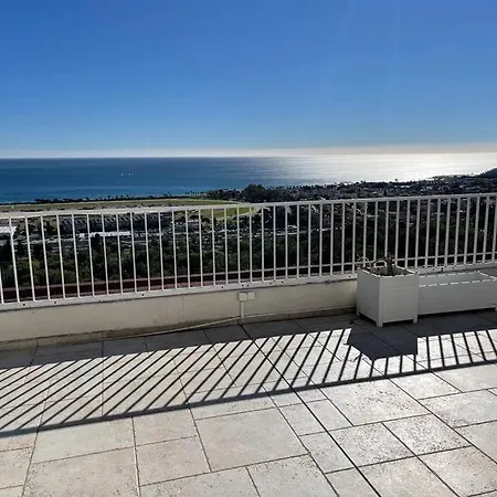 Avec Vue Incroyable Dans De Standing Appartement Cagnes-sur-Mer